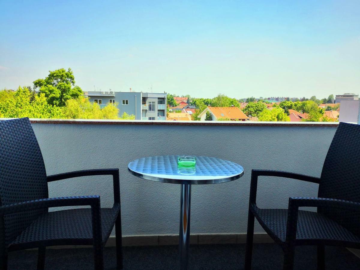 Apartment Lamar - Entry With Pin 0 - 24H, Underground Parking Garage, Elevator スラヴォンスキ・ブロド エクステリア 写真