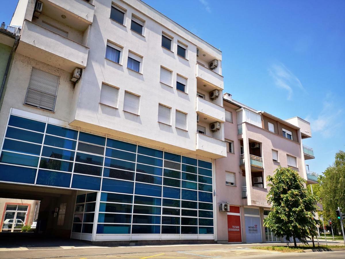 Apartment Lamar - Entry With Pin 0 - 24H, Underground Parking Garage, Elevator スラヴォンスキ・ブロド エクステリア 写真