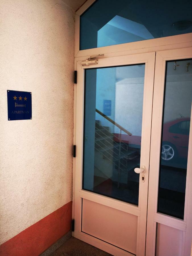 Apartment Lamar - Entry With Pin 0 - 24H, Underground Parking Garage, Elevator スラヴォンスキ・ブロド エクステリア 写真